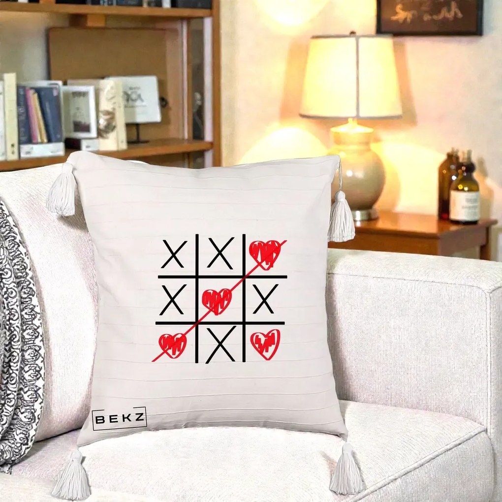 Cadou Romantic - Perna Personalizata Love Joc X si Inima cu Castigator Iubire, 40x40 cm, Bej cu Franjuri, Husa Detasabila, Perna Inclusa, BEKZ®