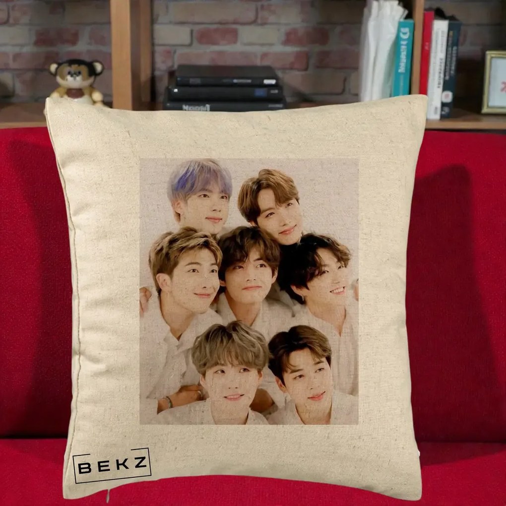 Perna Personalizata K-pop BTS Foto Grup Fete Albe, 40x40 cm, Bej, Husa Detasabila, Perna Inclusa, BEKZ®