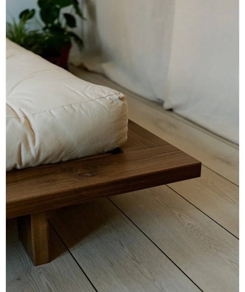 Pat matrimonial maro din lemn masiv de pin cu somieră 140x200 cm Japan – Karup Design