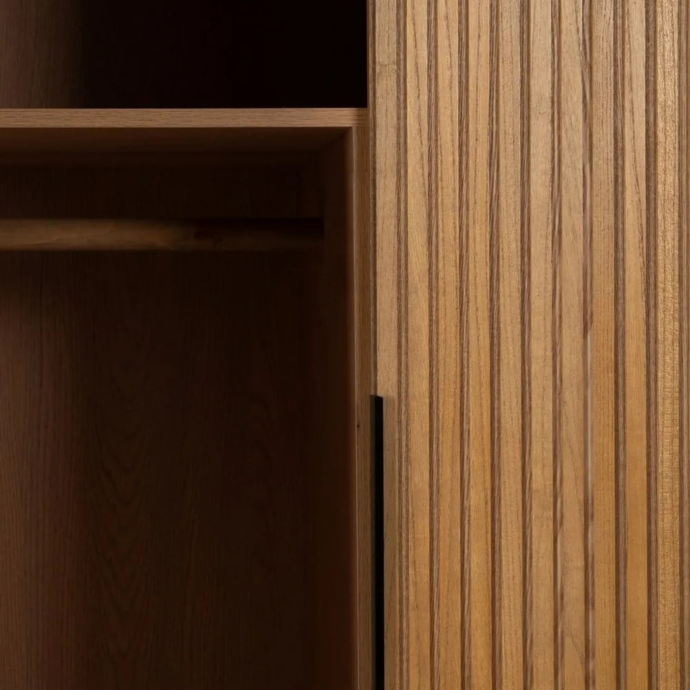 Șifonier în culoare naturală cu aspect de lemn de frasin 104x203 cm – Ixia