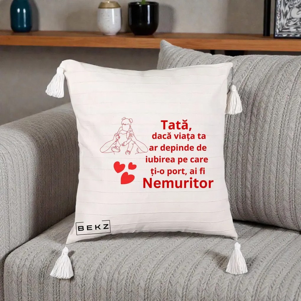 Cadou pentru Tata - Perna Personalizata Tata Nemuritor Mesaj Rosu, 40x40 cm, Bej cu Franjuri, Husa Detasabila, Perna Inclusa, BEKZ®
