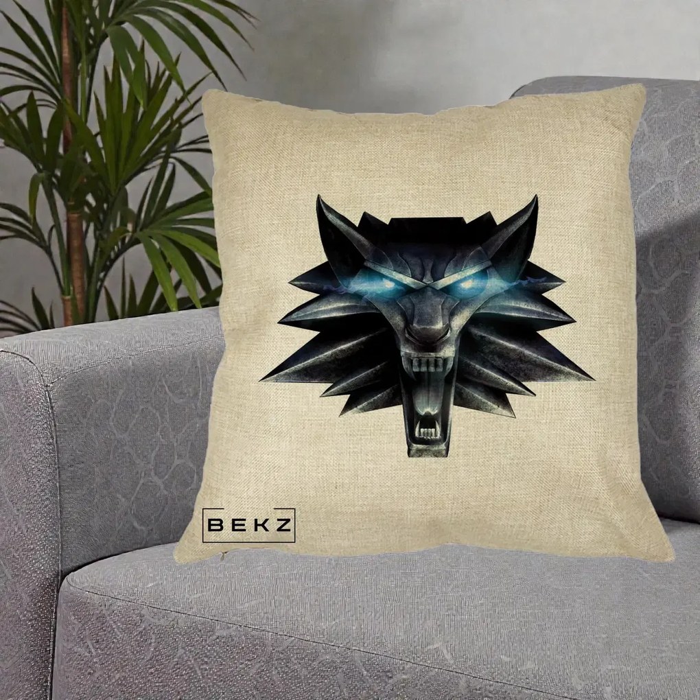 Perna Decorativa The Witcher Wolf Head, 40x40 cm, Crem, Husa Detasabila, Perna Inclusa, BEKZ®