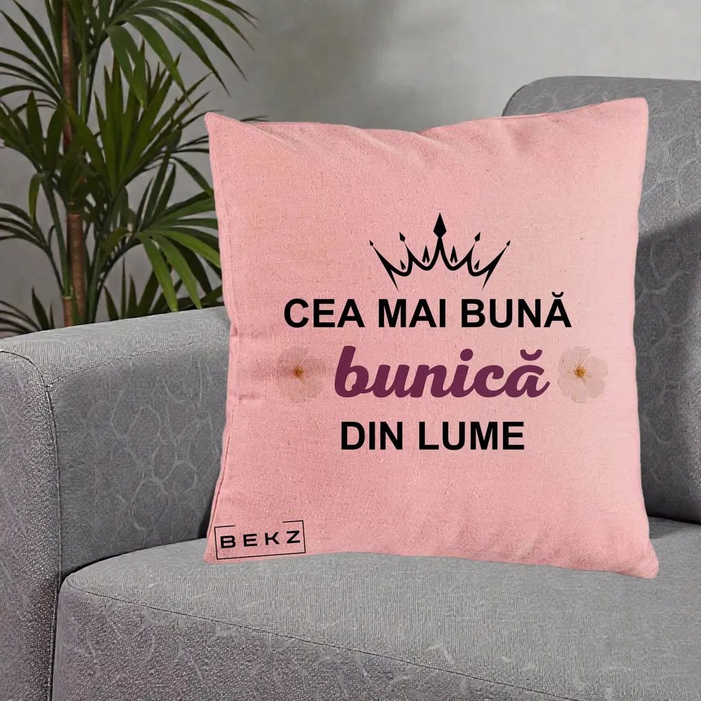 Cadou pentru Bunica - Perna Personalizata Cea Mai Buna Bunica Din Lume Coroana Mov Flori, 40x40 cm, Roz, Husa Detasabila, Perna Inclusa, BEKZ®