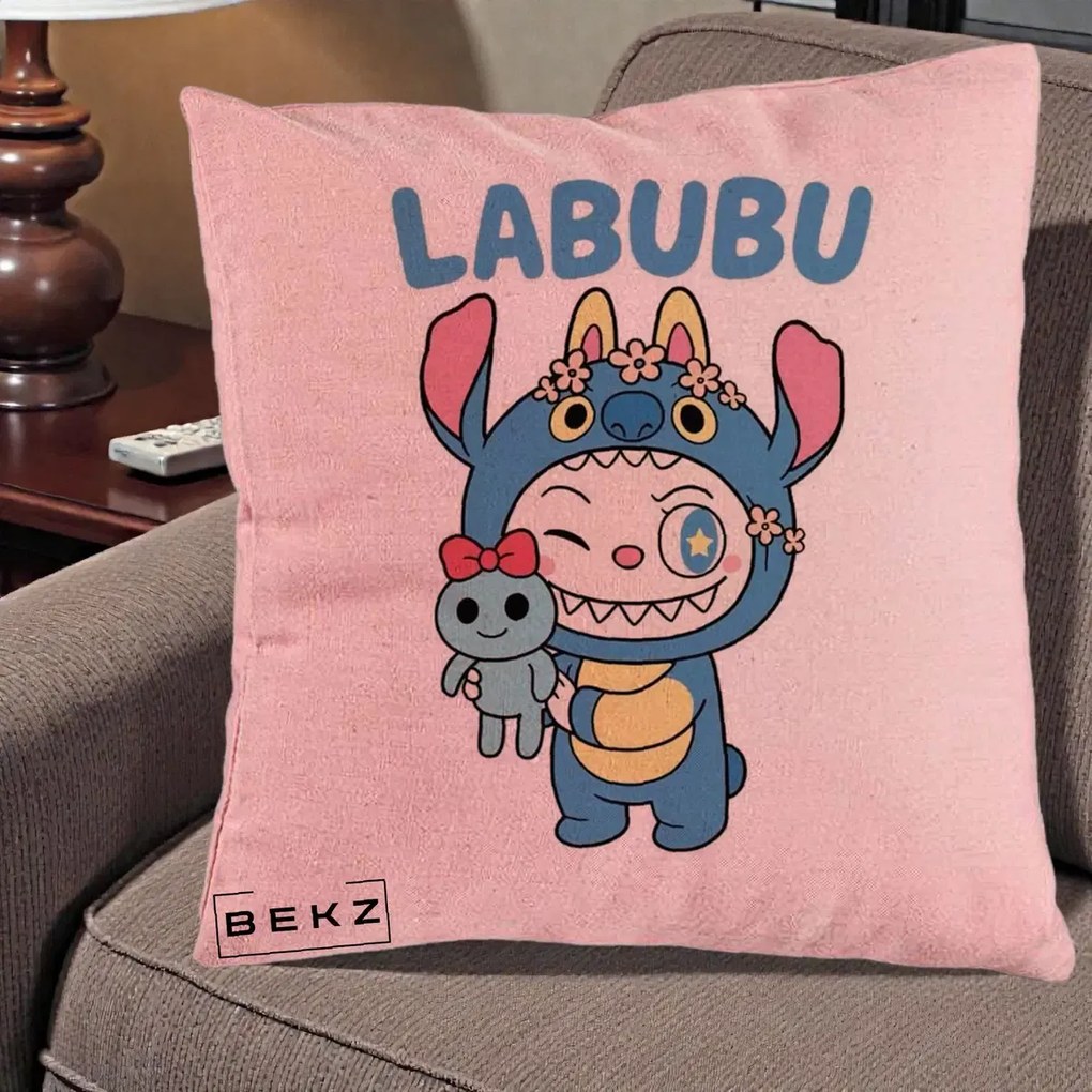 Perna Personalizata Labubu x Stitch cu Flori, 40x40 cm, Roz, Husa Detasabila, Perna Inclusa, BEKZ®