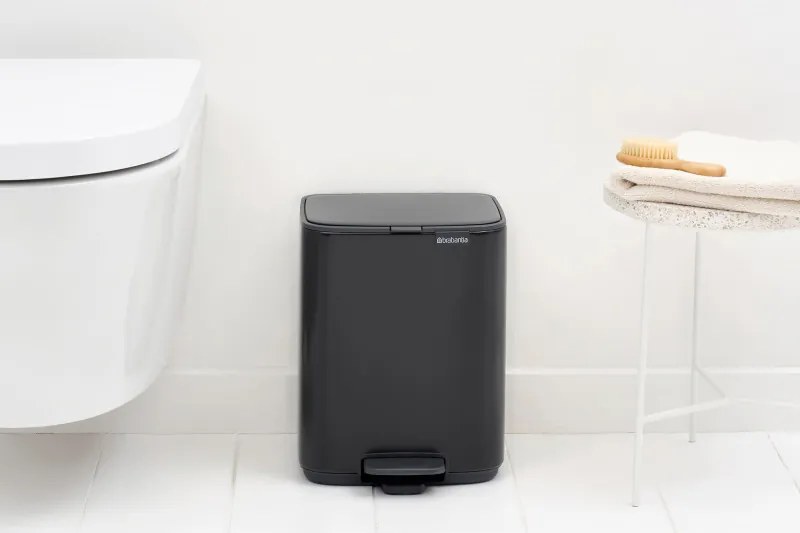 Cos de gunoi Brabantia Bo Pedal 1010137, 7 l, Inchidere lenta, Baza cauciucata, Negru mat
