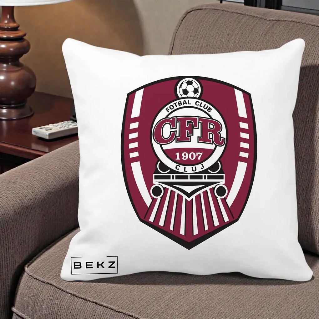 Perna Personalizata CFR Cluj Fotbal Club 1907, 40x40 cm, Alba Mata, Husa Detasabila, Perna Inclusa, BEKZ®