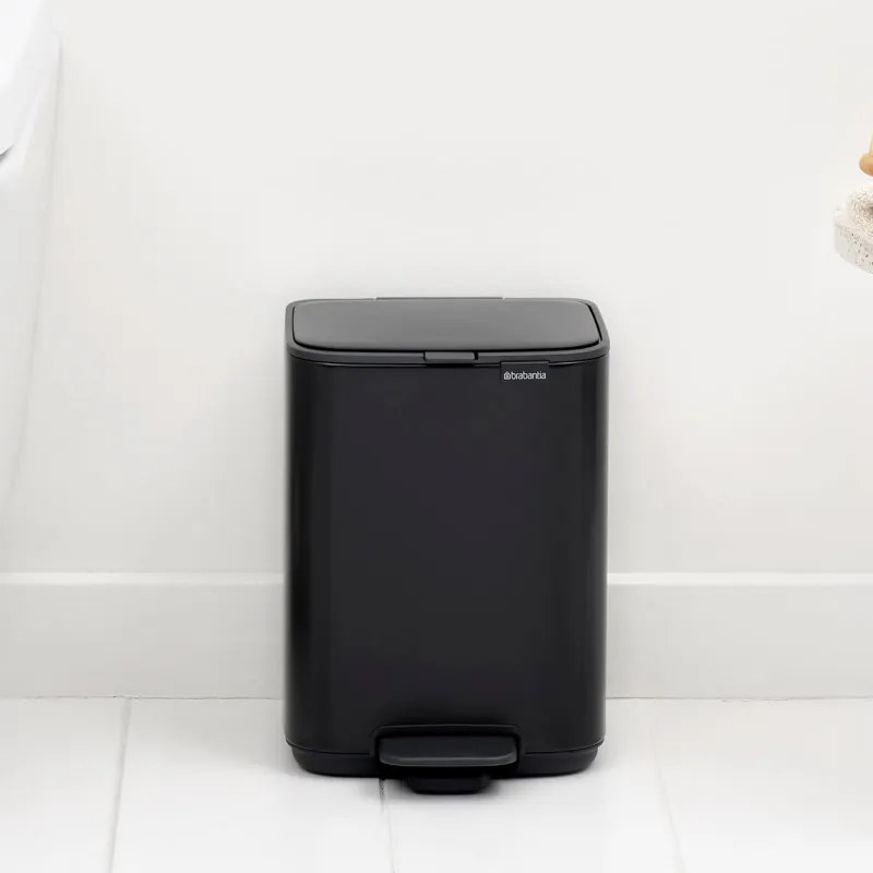 Cos de gunoi Brabantia Bo Pedal 1010136, 4 l, Inchidere usoara, Baza antiderapanta, Negru