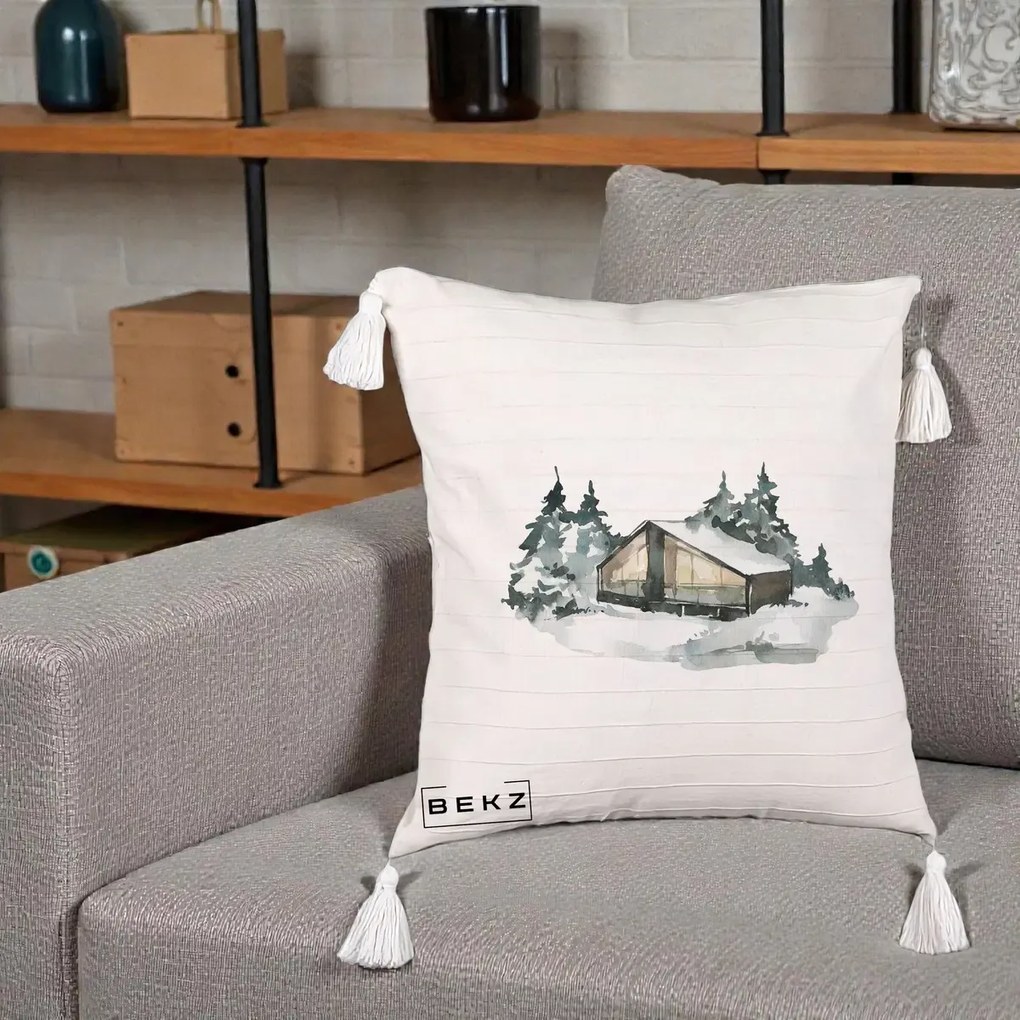 Perna Decorativa Cabana de Iarna in Padure, 40x40 cm, Bej cu Franjuri, Husa Detasabila, Perna Inclusa, BEKZ®