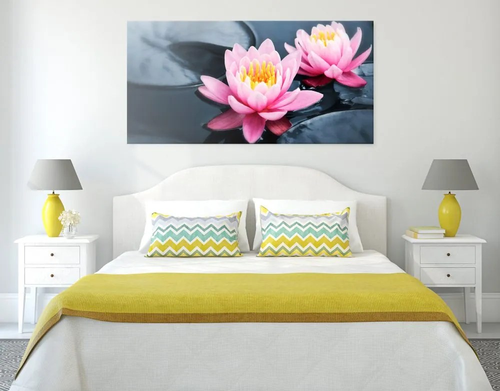 Tablou floare de lotus pe lac