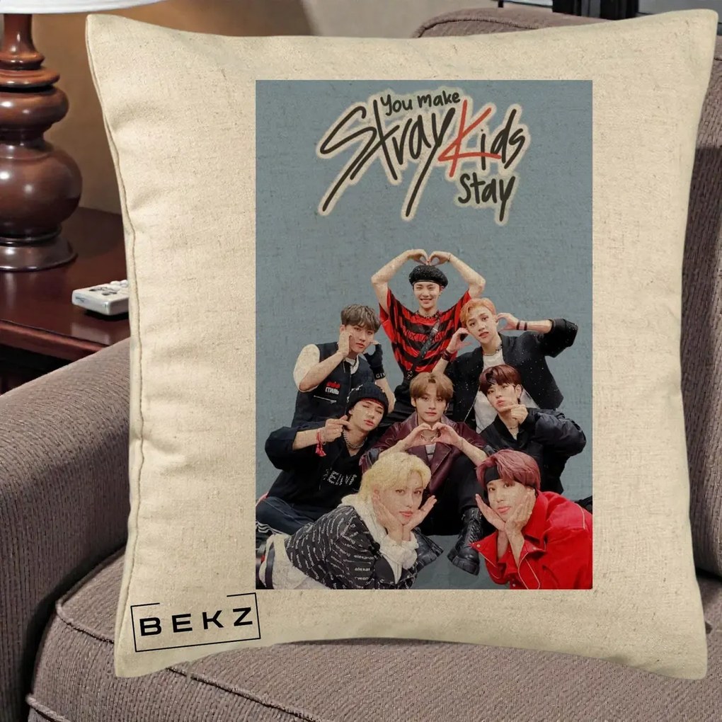 Perna Personalizata K-pop Stray Kids You Make Stray Kids Stay cu Foto Grup, 40x40 cm, Bej, Husa Detasabila, Perna Inclusa, BEKZ®