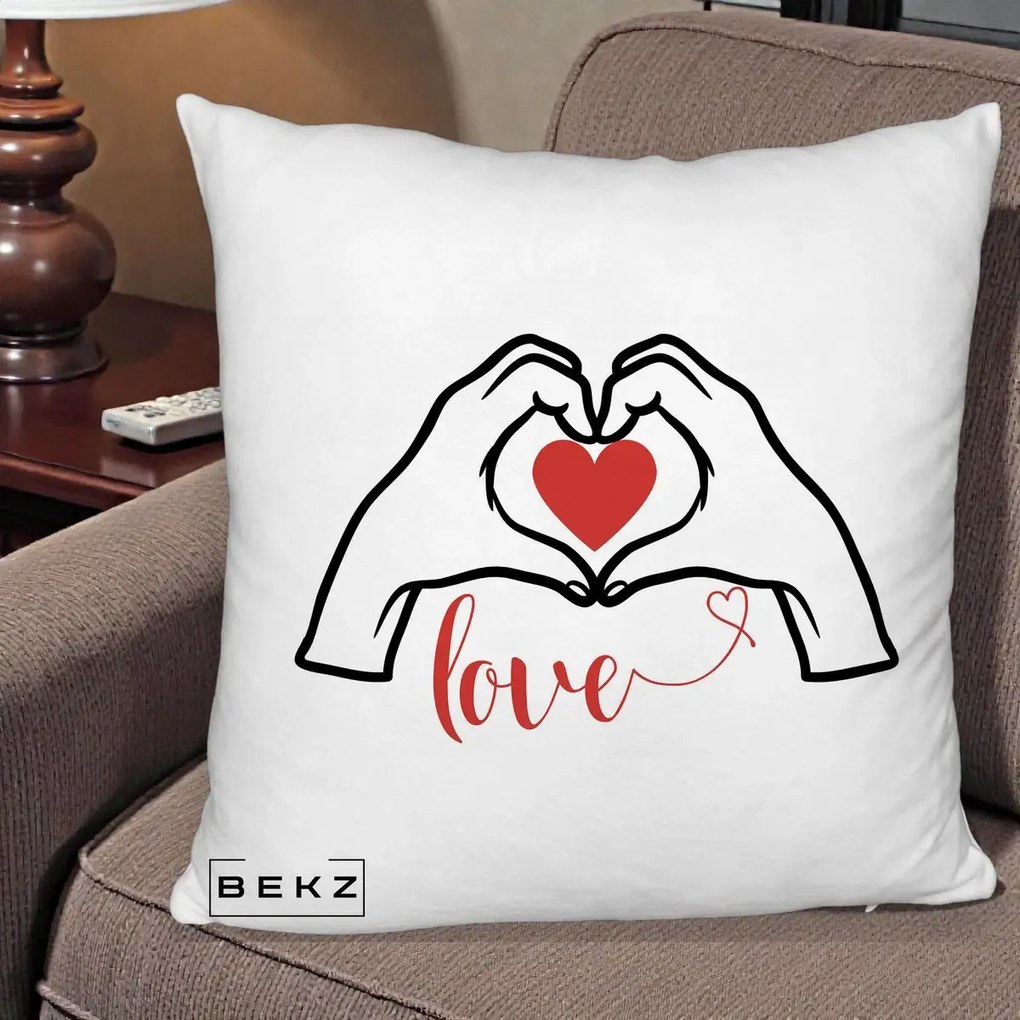 Perna Decorativa Love Maini Inima cu Inscriptie Love Rosu, 40x40 cm, Alb Pufos, Husa Detasabila, Perna Inclusa, BEKZ®