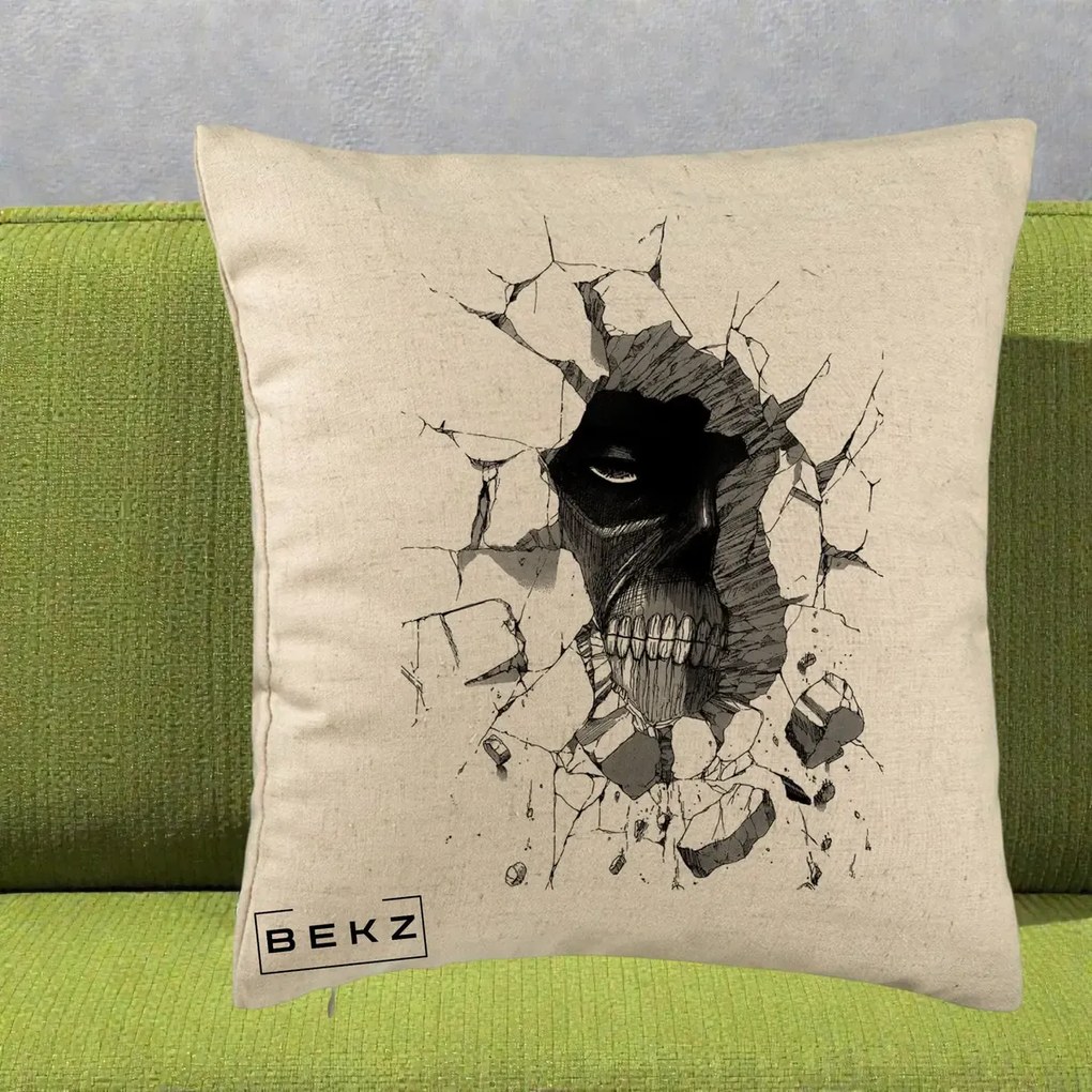 Perna Personalizata Attack on Titan Titan Crapand Zidul, 40x40 cm, Bej, Husa Detasabila, Perna Inclusa, BEKZ®