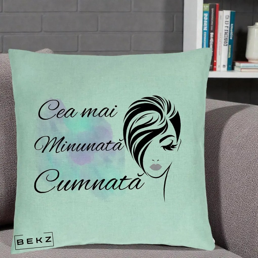 Cadou pentru Cumnata - Perna Personalizata Cea mai Minunata Cumnata cu Silueta Dama si Pete Multicolor, 40x40 cm, Verde Menta, Husa Detasabila, Perna Inclusa, BEKZ®