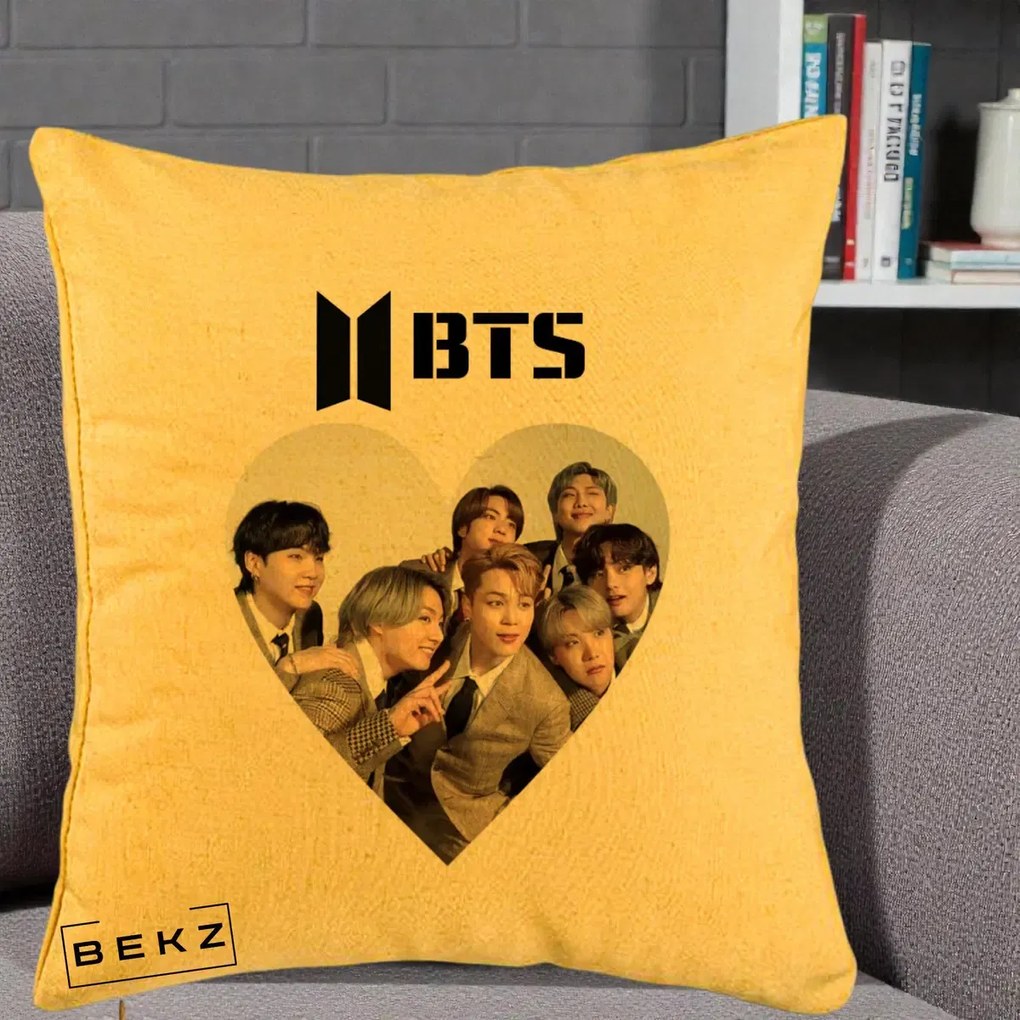 Perna Personalizata K-pop BTS Grup Fotografie in Inima, 40x40 cm, Galben, Husa Detasabila, Perna Inclusa, BEKZ®