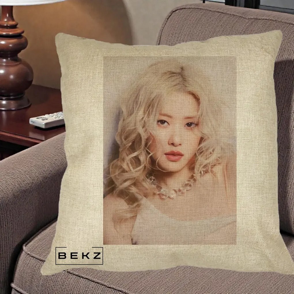 Perna Personalizata K-pop BLACKPINK Rose, 40x40 cm, Crem, Husa Detasabila, Perna Inclusa, BEKZ®