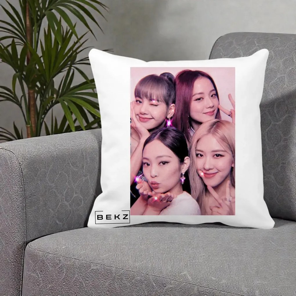 Perna Personalizata K-pop BLACKPINK Foto Grup Selfie Roz cu Glitter, 40x40 cm, Alba Mata, Husa Detasabila, Perna Inclusa, BEKZ®