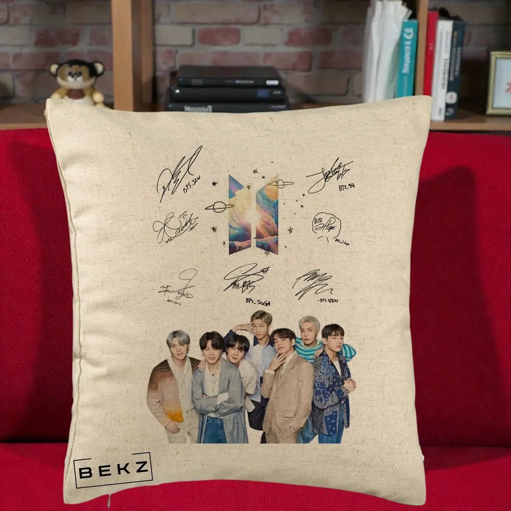 Perna Personalizata K-pop BTS Autografe Toti Membrii Fotografie, 40x40 cm, Bej, Husa Detasabila, Perna Inclusa, BEKZ®