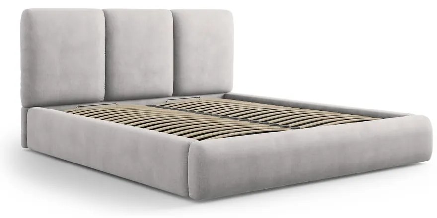 Pat matrimonial gri deschis tapițat cu spațiu de depozitare și somieră 140x200 cm Brody – Mazzini Beds