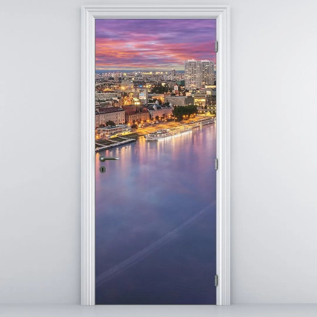 Fototapet pentru ușă - Bratislava cu râu noaptea (95x205cm)