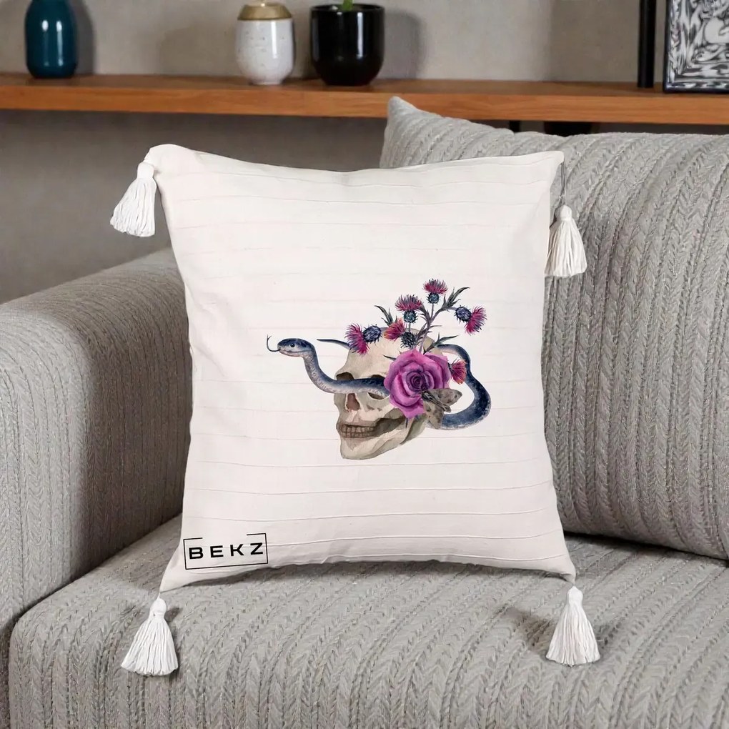Perna Decorativa Craniu cu Sarpe si Trandafiri Gothic, 40x40 cm, Bej cu Franjuri, Husa Detasabila, Perna Inclusa, BEKZ®