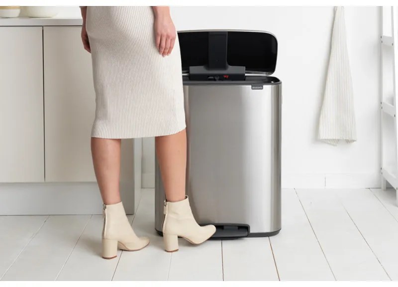 Cos de gunoi cu pedala Brabantia Bo Pedal 1003186, 60 L, Inchidere lina, Baza antiderapanta, Rezistent la amprente, Inox/Mat