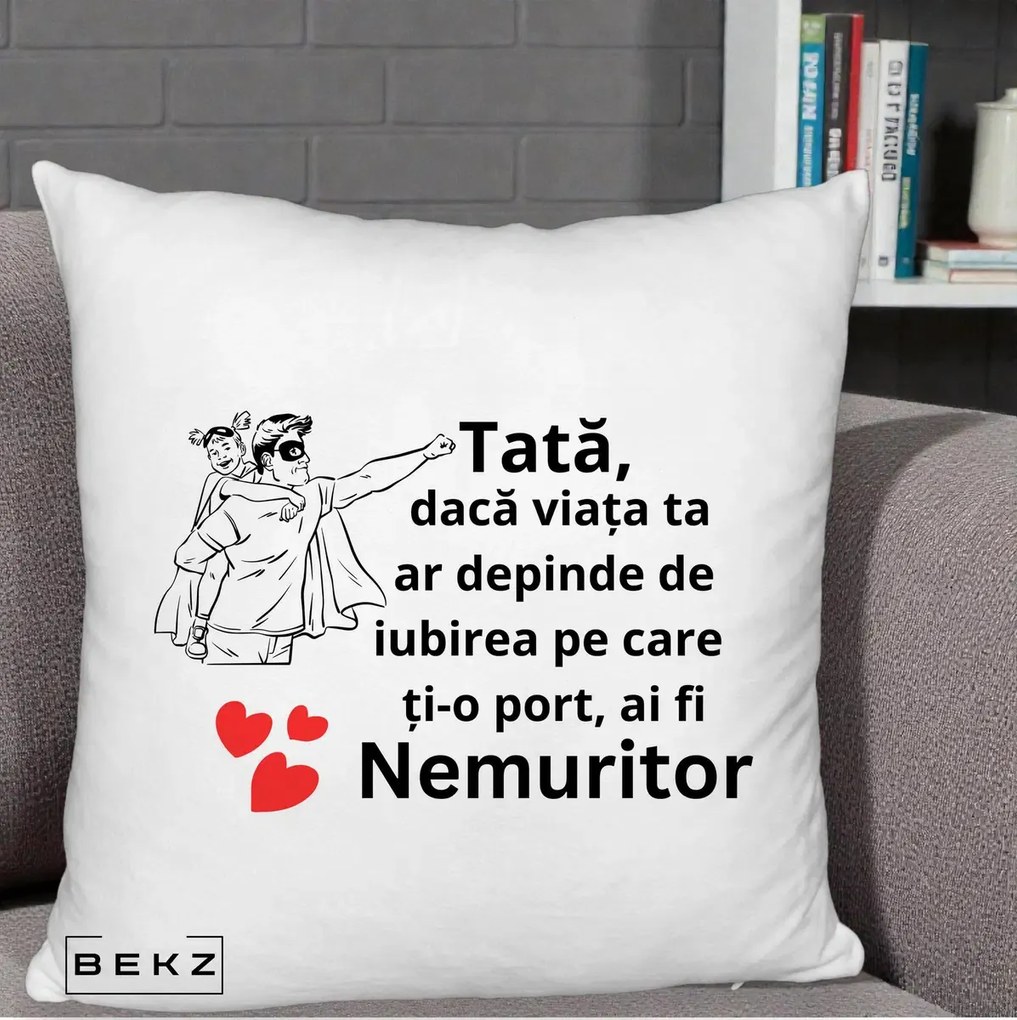 Cadou pentru Tata - Perna Personalizata Tata Nemuritor Supererou cu Masca, 40x40 cm, Alb Pufos, Husa Detasabila, Perna Inclusa, BEKZ®