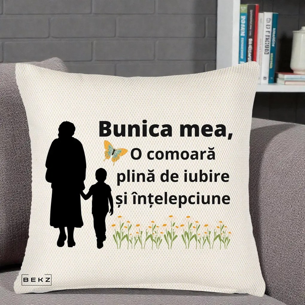 Cadou pentru Bunica - Perna Personalizata Bunica Mea Comoara cu Fluture si Baietel, 40x40 cm, Crem Reliefat, Husa Detasabila, Perna Inclusa, BEKZ®