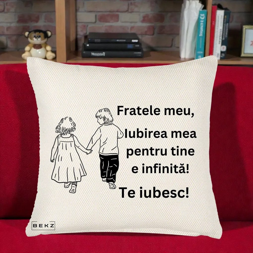 Cadou pentru Frate - Perna Personalizata Fratele Meu Te Iubesc Copii Tinand Maini Varianta 2, 40x40 cm, Crem Reliefat, Husa Detasabila, Perna Inclusa, BEKZ®