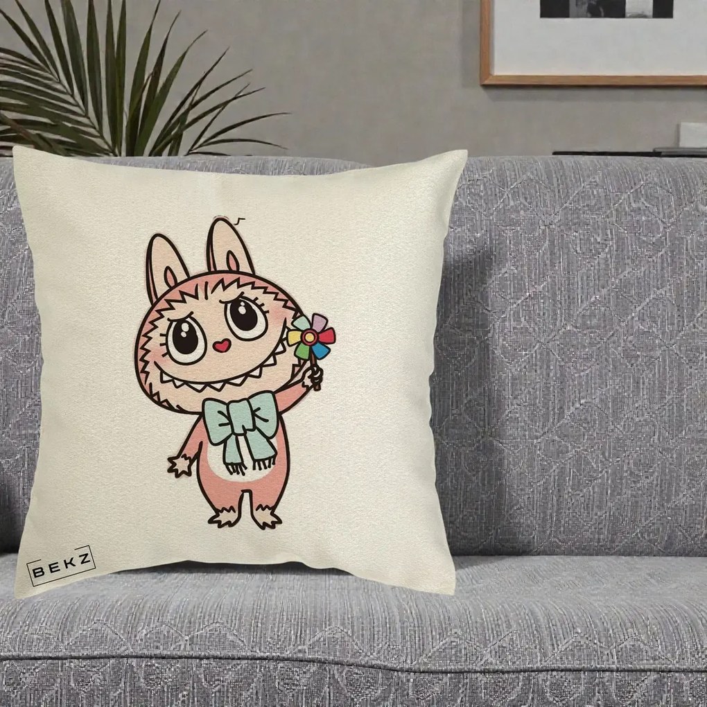 Perna Personalizata Labubu Roz cu Morisca, 40x40 cm, Ecru, Husa Detasabila, Perna Inclusa, BEKZ®