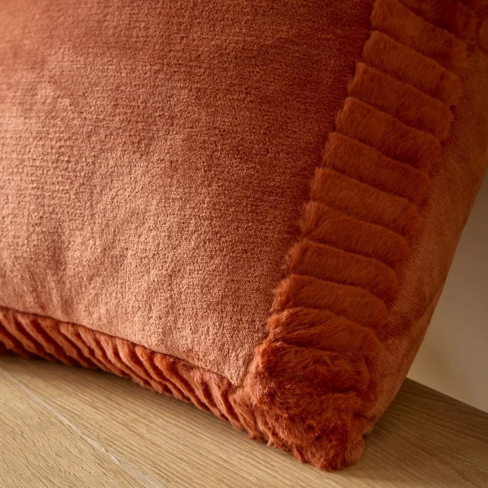 Pernă decorativă din micropluș/cocolino 55x55 cm Velvet and Faux Fur – Catherine Lansfield