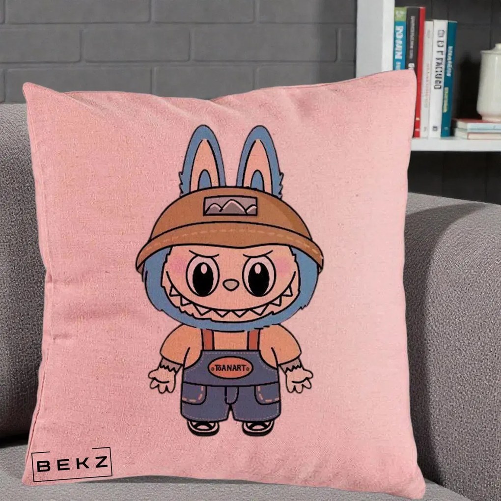 Perna Personalizata Labubu Toanart Blugi, 40x40 cm, Roz, Husa Detasabila, Perna Inclusa, BEKZ®