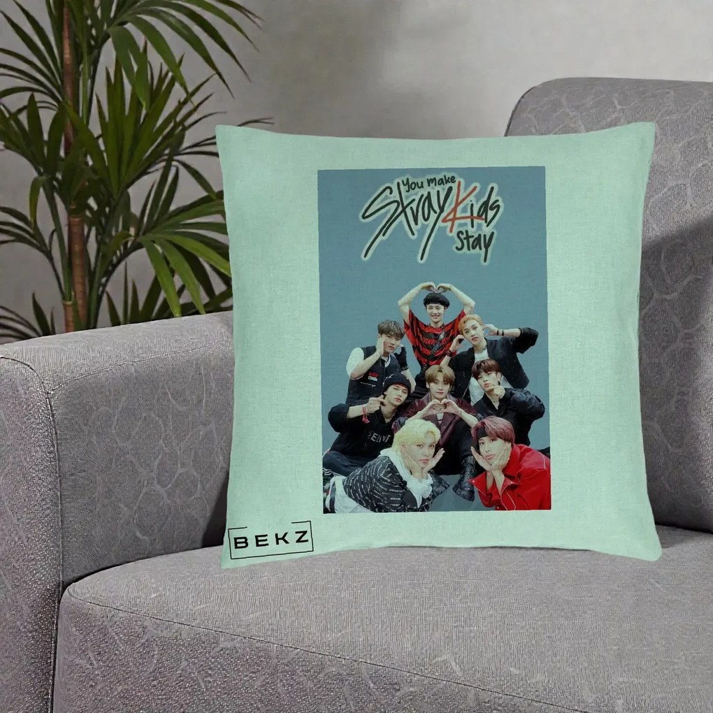 Perna Personalizata K-pop Stray Kids You Make Stray Kids Stay cu Foto Grup, 40x40 cm, Verde Menta, Husa Detasabila, Perna Inclusa, BEKZ®