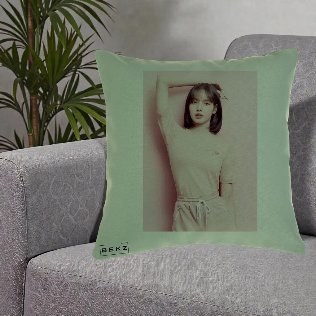 Perna Personalizata K-pop BLACKPINK Lisa Roz, 40x40 cm, Verde, Husa Detasabila, Perna Inclusa, BEKZ®