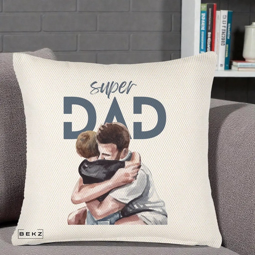 Cadou pentru Tata - Perna Personalizata Super Dad Tata si Fiu Imbratisare, 40x40 cm, Crem Reliefat, Husa Detasabila, Perna Inclusa, BEKZ®