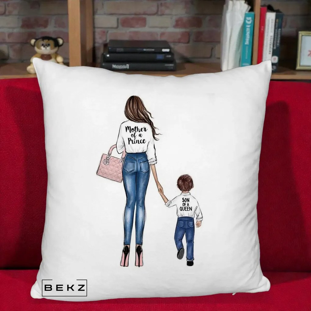 Cadou pentru Mama - Perna Personalizata Fluffy, Model Mother of a Prince, 40x40 cm, Alb Pufos, Husa Detasabila, Perna Inclusa, BEKZ®
