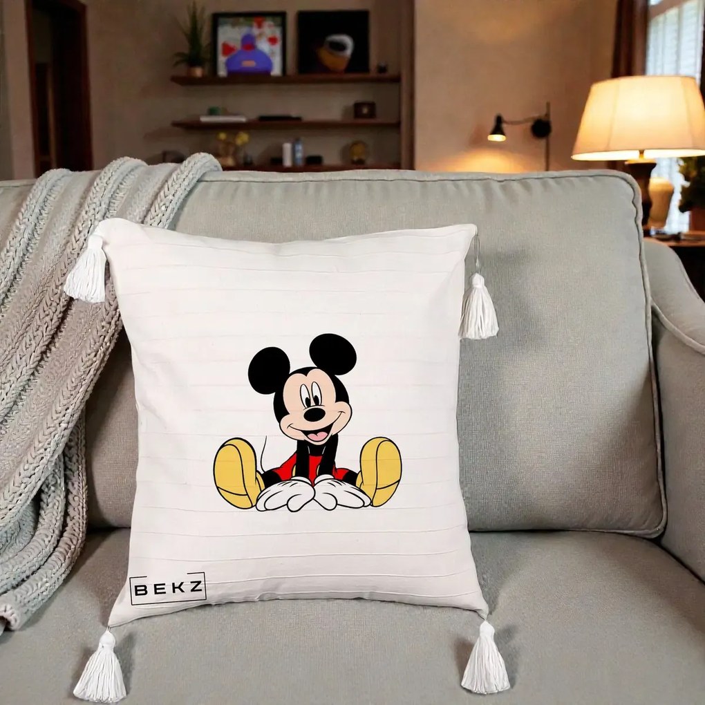 Perna Personalizata Mickey Mouse Relaxat, 40x40 cm, Bej cu Franjuri, Husa Detasabila, Perna Inclusa, BEKZ®