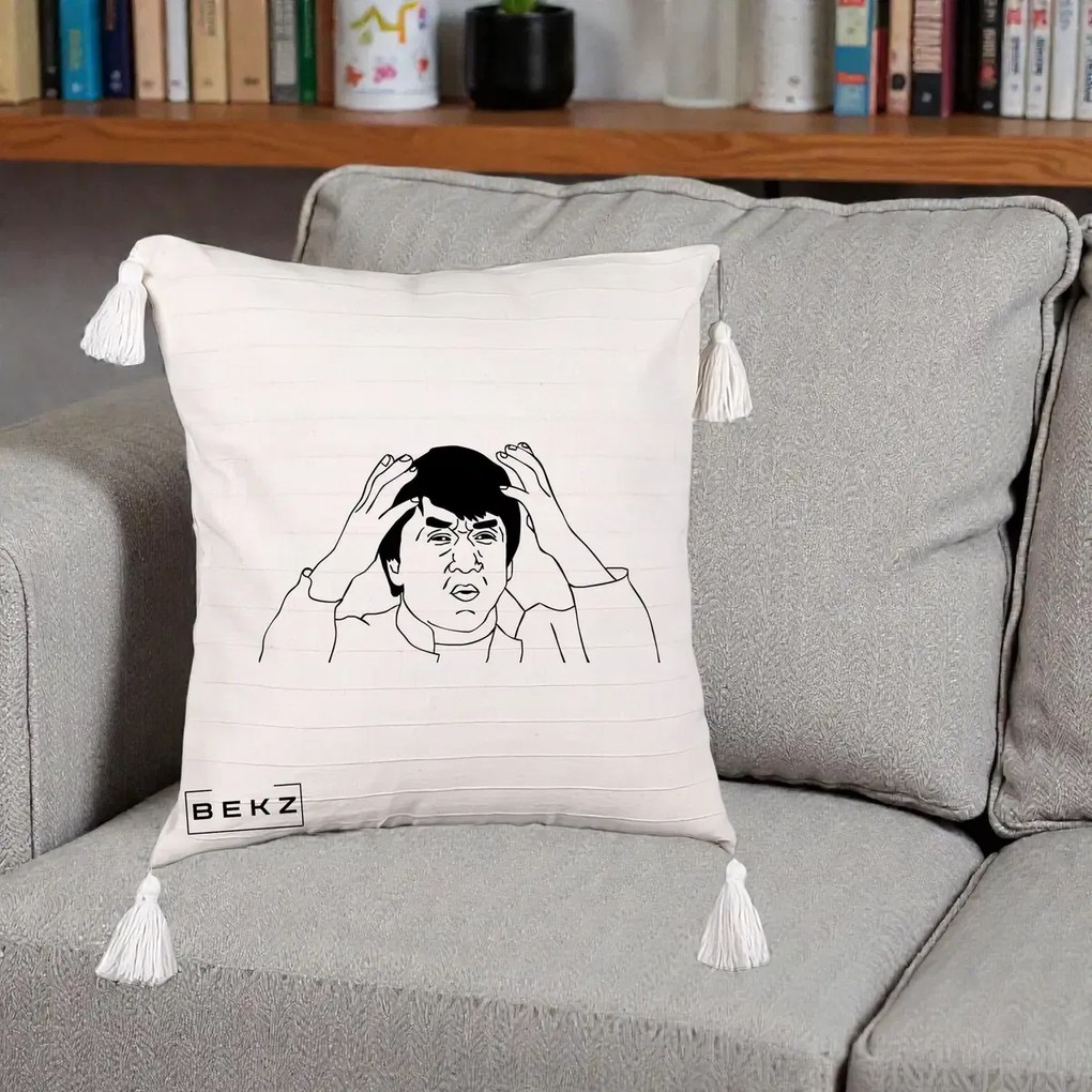 Perna Decorativa Jackie Chan WTF, 40x40 cm, Bej cu Franjuri, Husa Detasabila, Perna Inclusa, BEKZ®