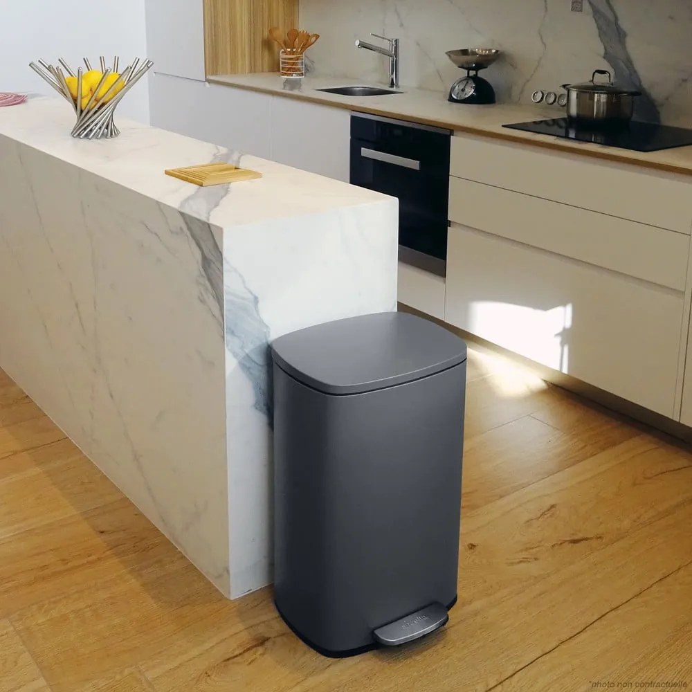 Coș de gunoi gri închis cu pedală din oțel 50 l Akira – Spirella