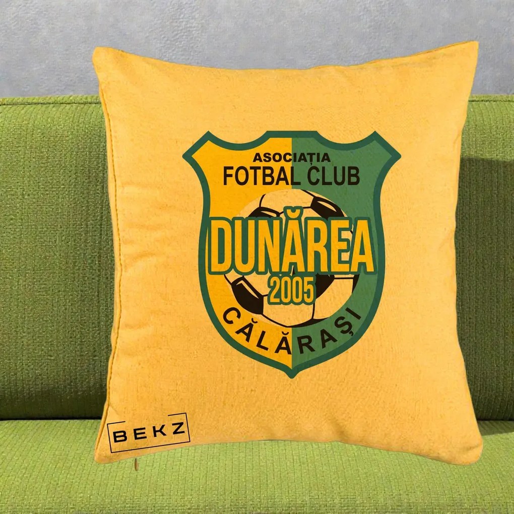 Perna Personalizata AFC Dunarea Calarasi 2005 Fotbal, 40x40 cm, Galben, Husa Detasabila, Perna Inclusa, BEKZ®