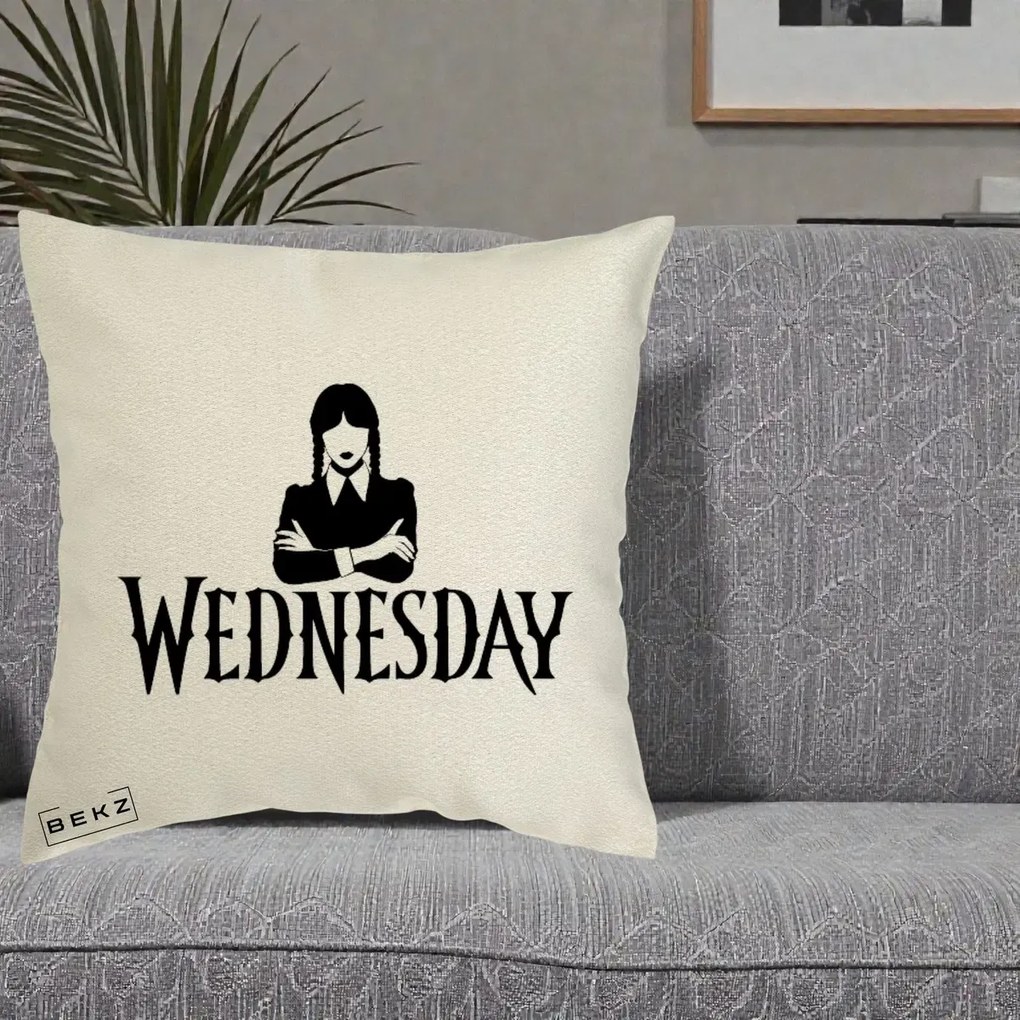 Perna Personalizata Wednesday Addams cu Brate Incrucisate, 40x40 cm, Ecru, Husa Detasabila, Perna Inclusa, BEKZ®