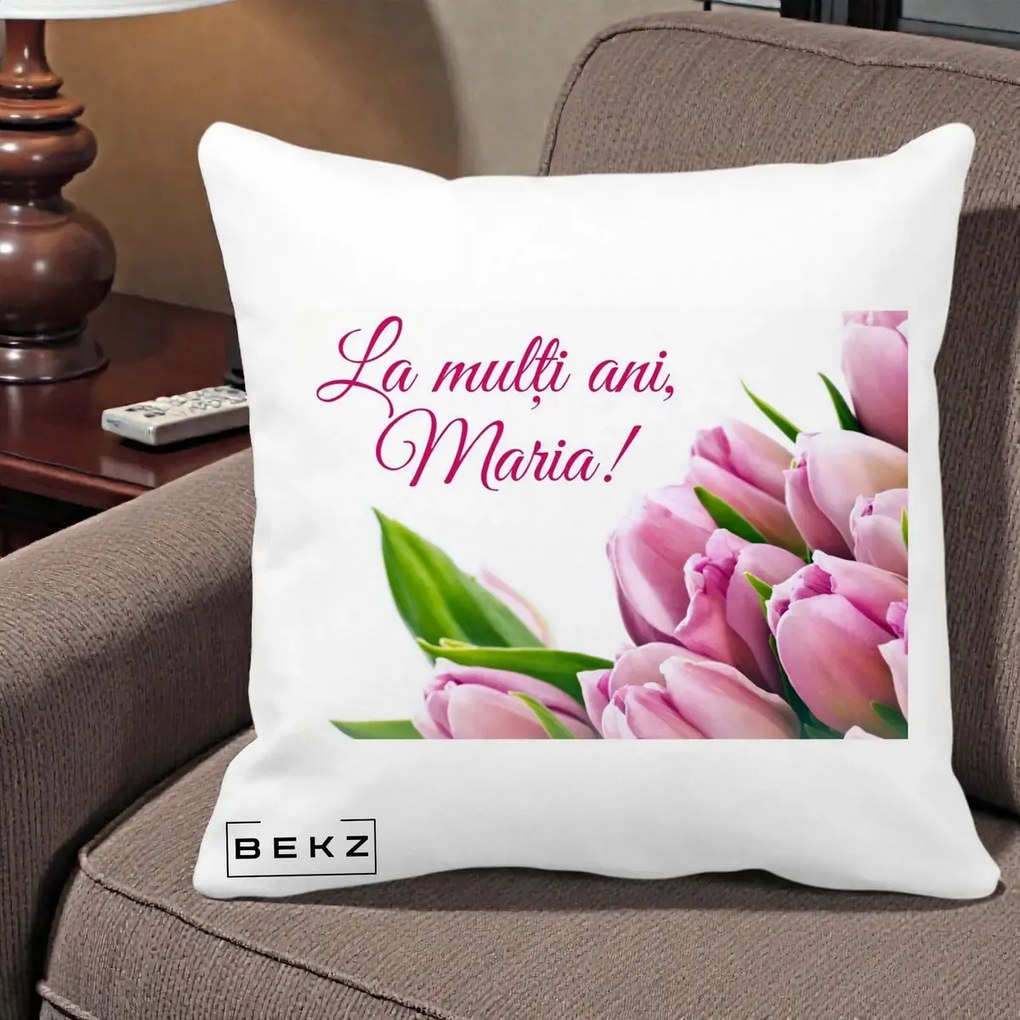Cadou de Onomastica - Perna Personalizata La Multi Ani Maria Lalele, 40x40 cm, Alba Mata, Husa Detasabila, Perna Inclusa, BEKZ®