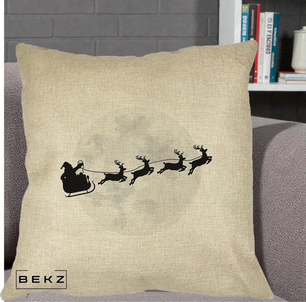 Perna Decorativa Mos Craciun Sanie Luna, 40x40 cm, Crem, Husa Detasabila, Perna Inclusa, BEKZ®
