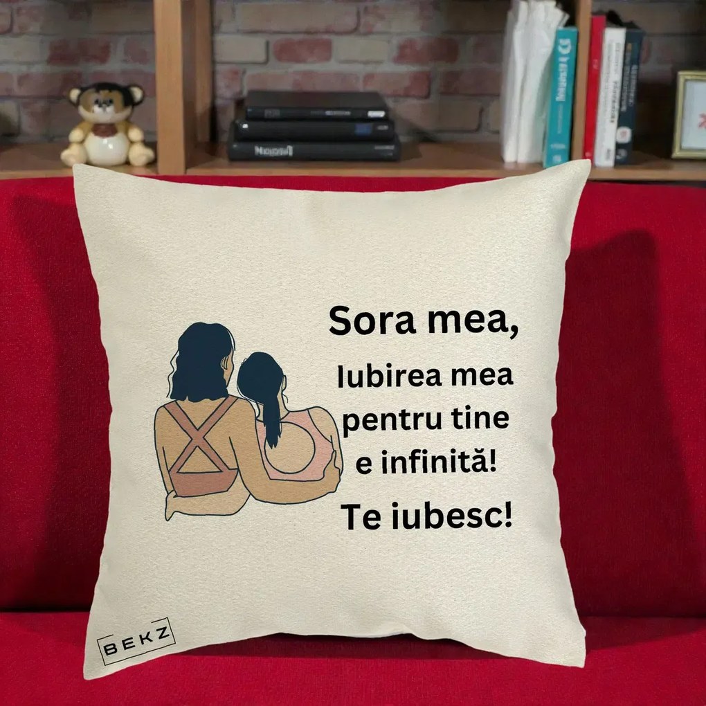 Cadou pentru Sora - Perna Personalizata Sora Mea Te Iubesc Doua Fete Fashioniste Line Art, 40x40 cm, Ecru, Husa Detasabila, Perna Inclusa, BEKZ®