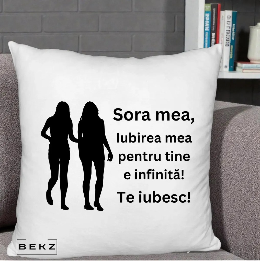 Cadou pentru Sora - Perna Personalizata Sora Mea Te Iubesc Siluete Negre Tinand Maini, 40x40 cm, Alb Pufos, Husa Detasabila, Perna Inclusa, BEKZ®