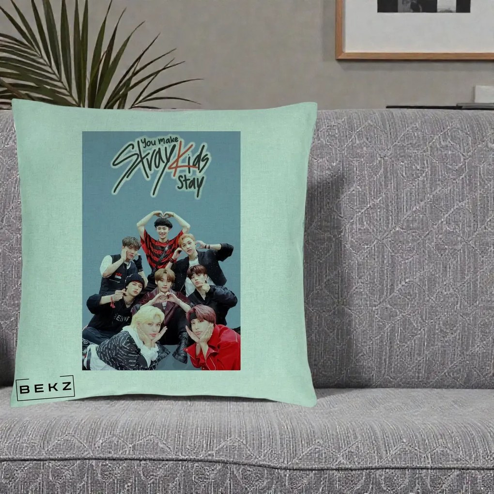 Perna Personalizata K-pop Stray Kids You Make Stray Kids Stay cu Foto Grup, 40x40 cm, Verde Menta, Husa Detasabila, Perna Inclusa, BEKZ®