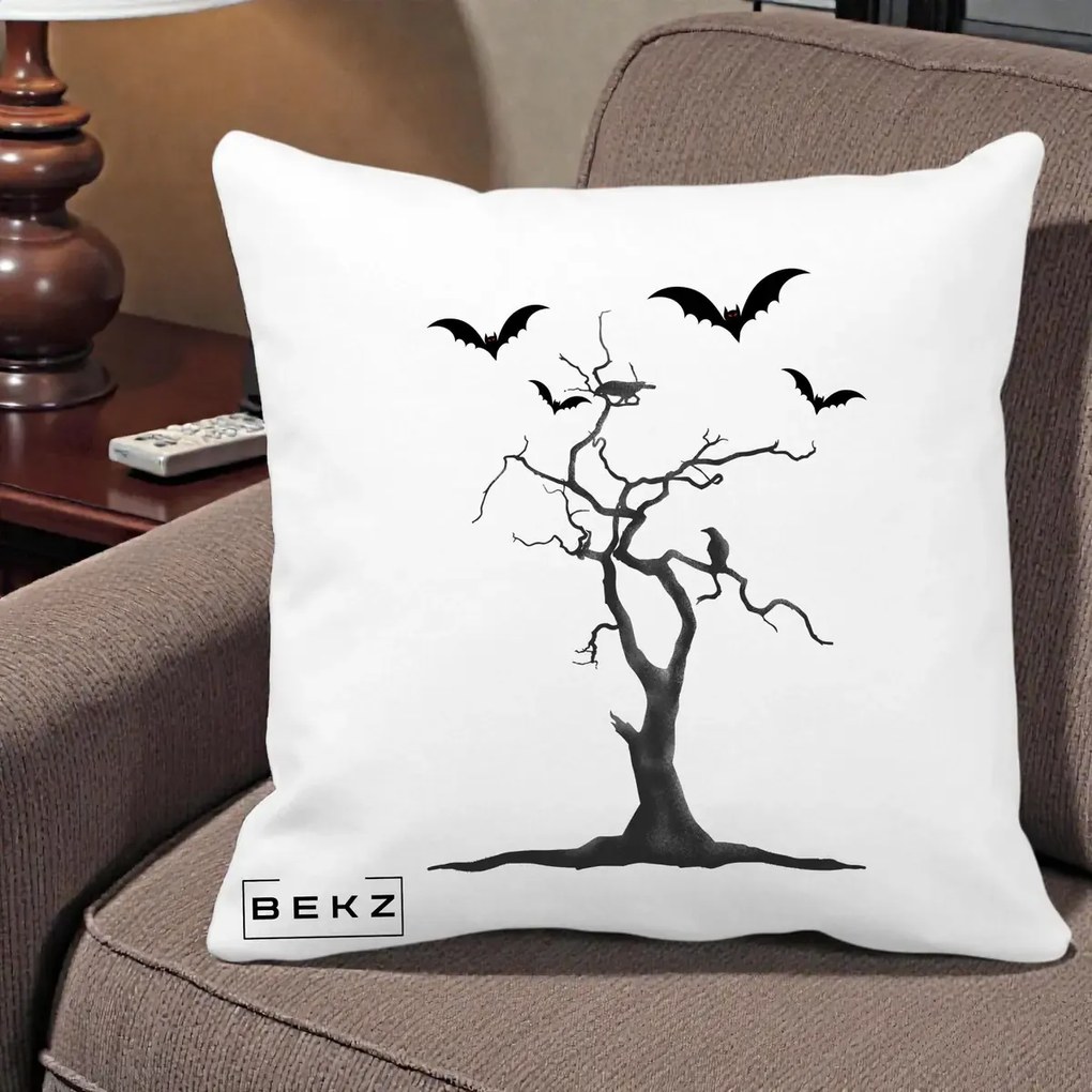 Perna Decorativa Halloween Copac cu Lilieci Alb-Negru, 40x40 cm, Alba Mata, Husa Detasabila, Perna Inclusa, BEKZ®