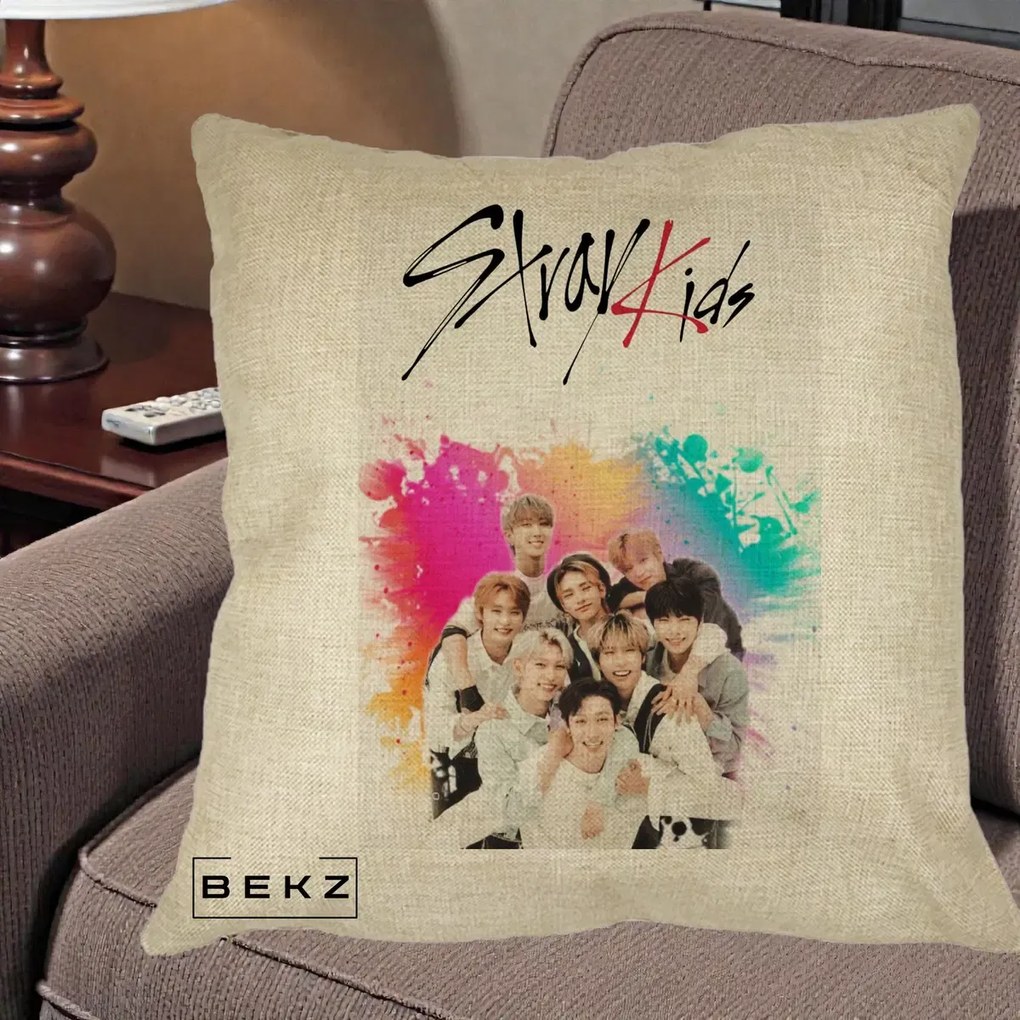 Perna Personalizata K-pop Stray Kids cu Splash Multicolor, 40x40 cm, Crem, Husa Detasabila, Perna Inclusa, BEKZ®