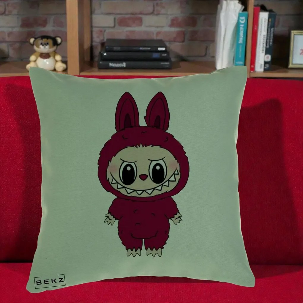 Perna Personalizata Labubu Rosu-Visiniu Solo, 40x40 cm, Verde, Husa Detasabila, Perna Inclusa, BEKZ®