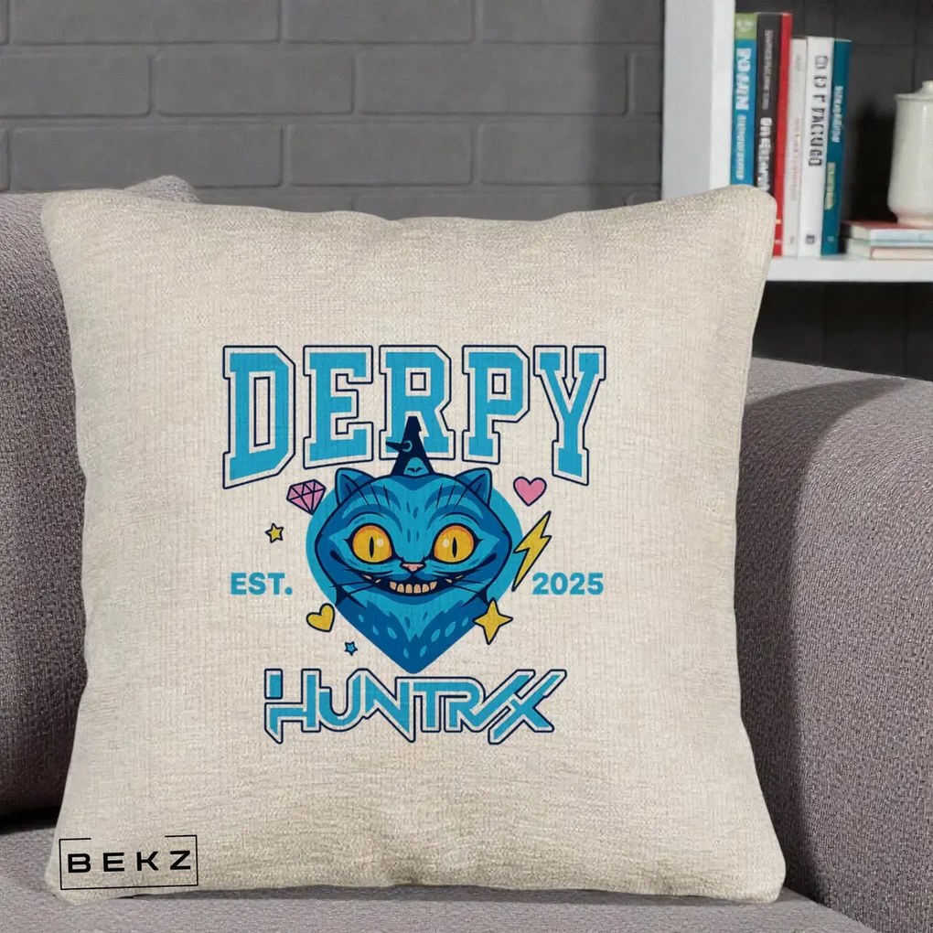 Perna Personalizata K-pop HUNTRX Derpy Pisica Albastra, 40x40 cm, Bej Canapea, Husa Detasabila, Perna Inclusa, BEKZ®