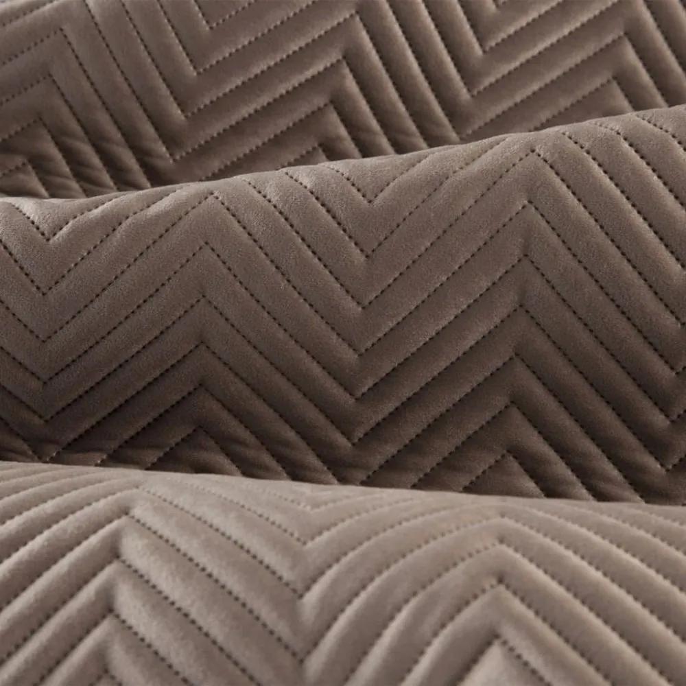 Cuvertură de pat reversibilă maro cu matlasare decorativă Lăţime: 220 cm | Lungime: 240 cm.